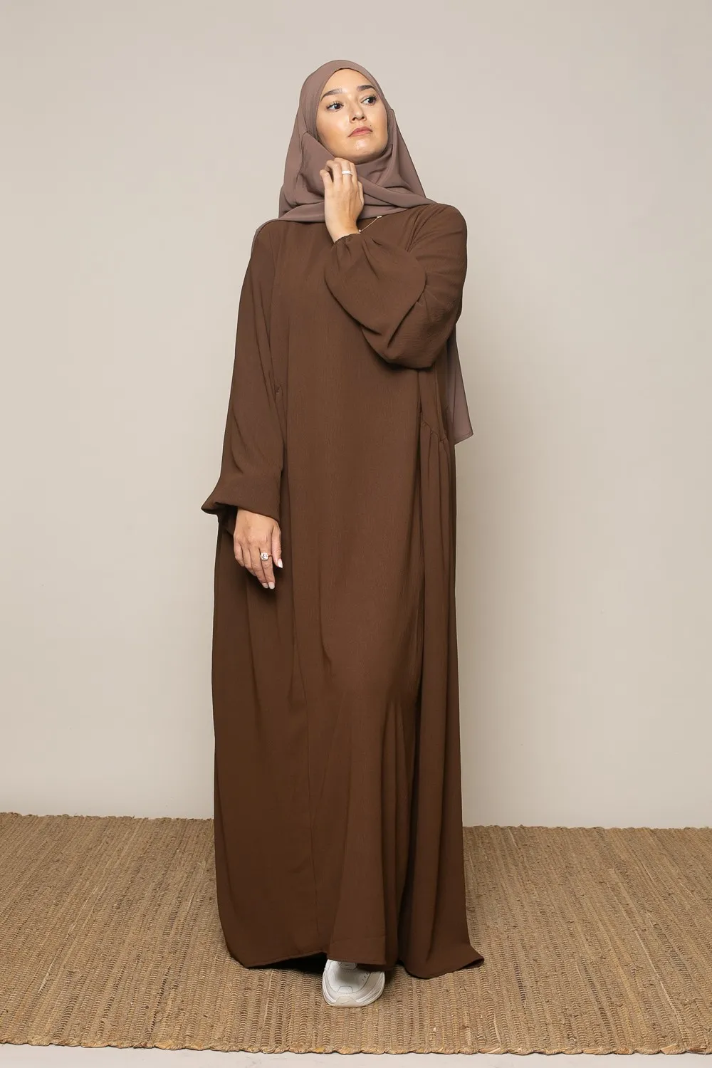 Abaya suelta manga abullonada jazz choco