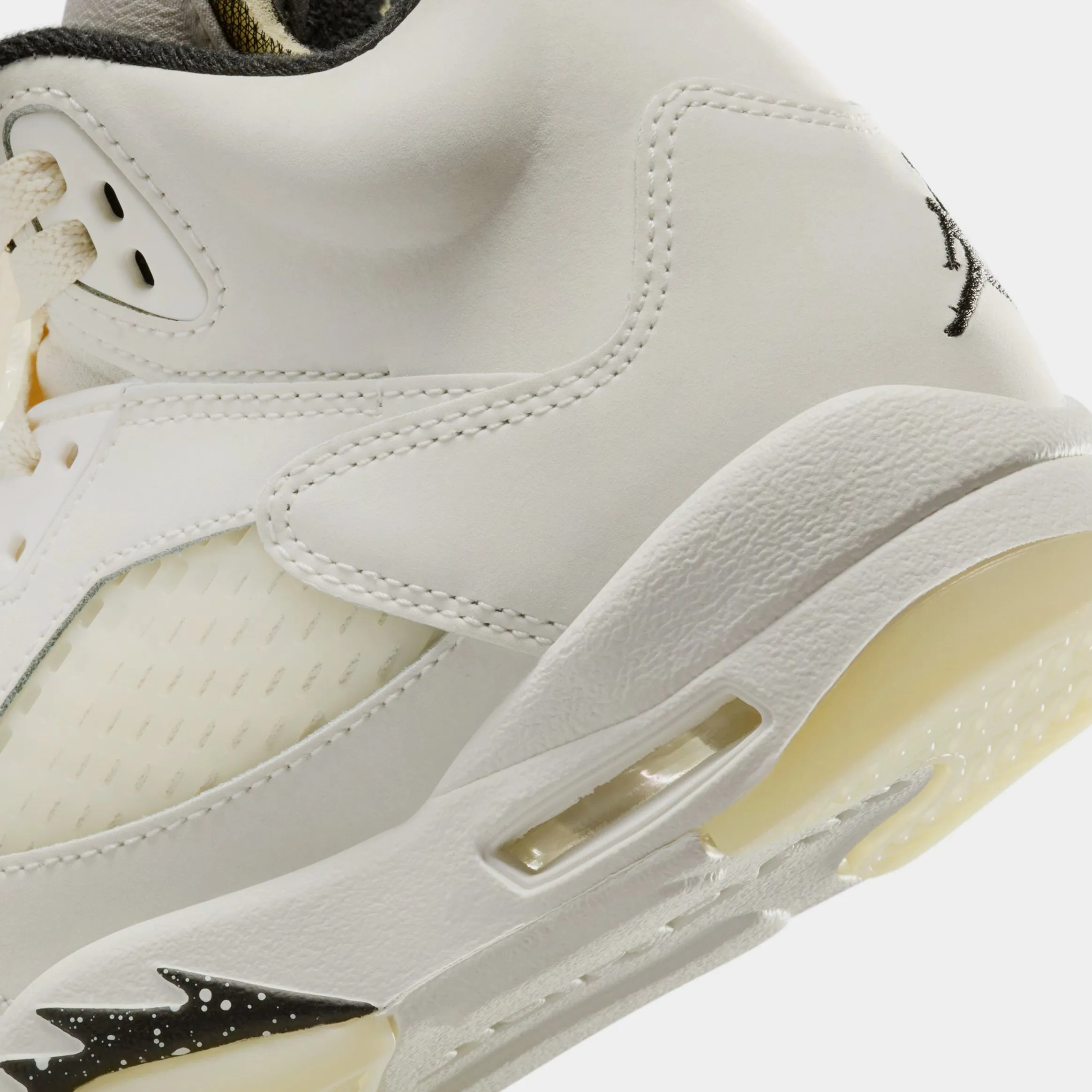 Air Jordan 5 Retro SE Sail Grade School Lifestyle Shoes (Sail/Black/Orewood Brown)