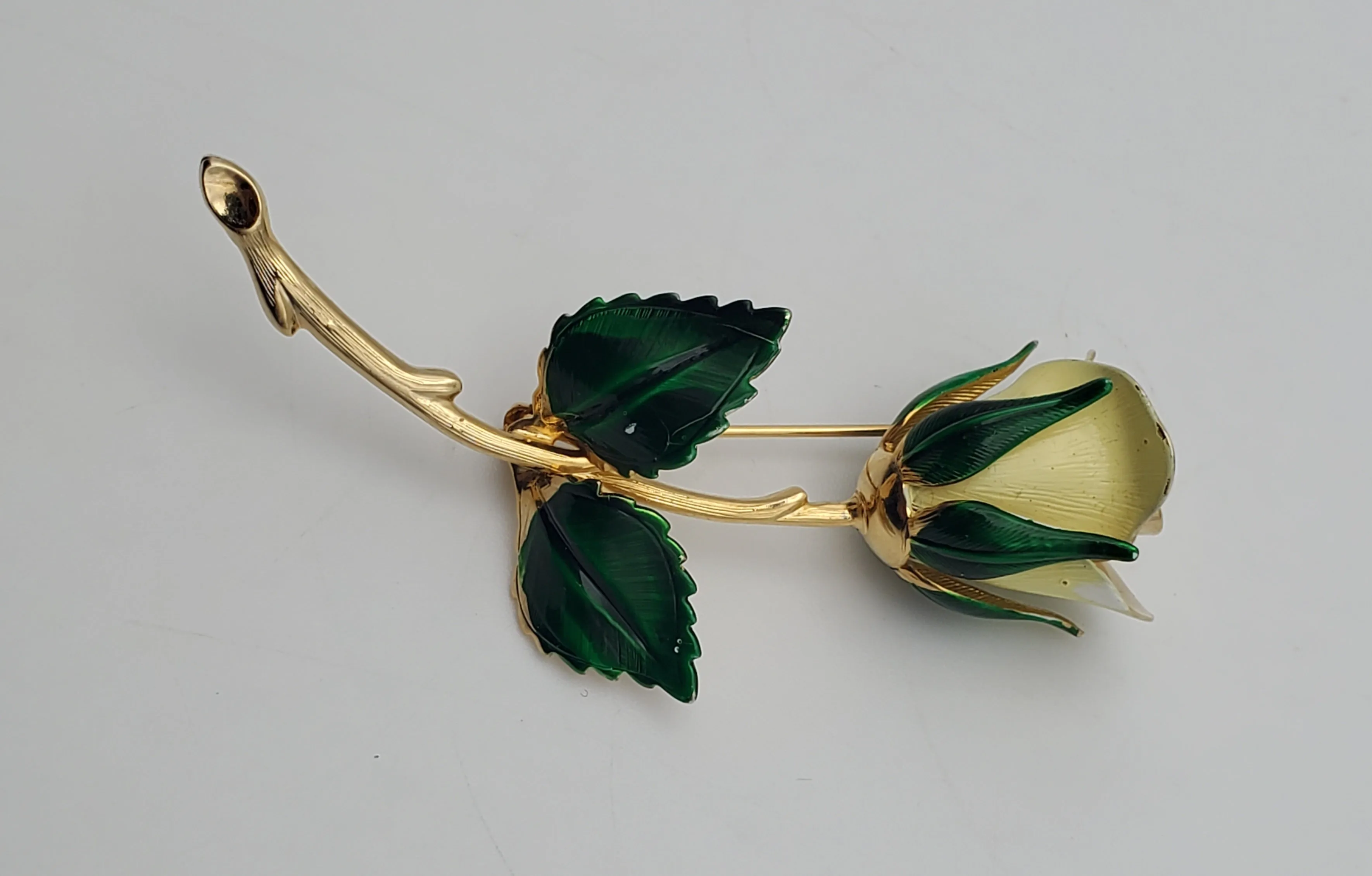 Giovanni - Vintage Gold Tone White Rose Enamel Brooch