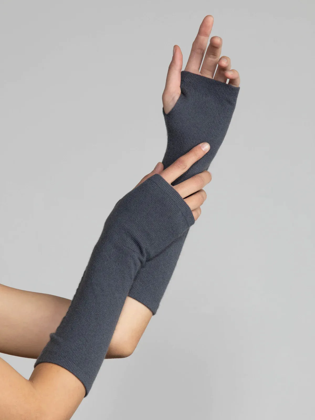 Margaret O'Leary Cashmere Long Fingerless Gloves in Steel 