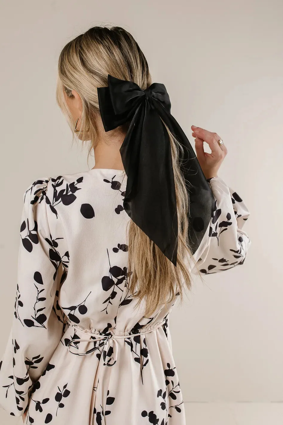 Oversized Bow Hair Clip in Black