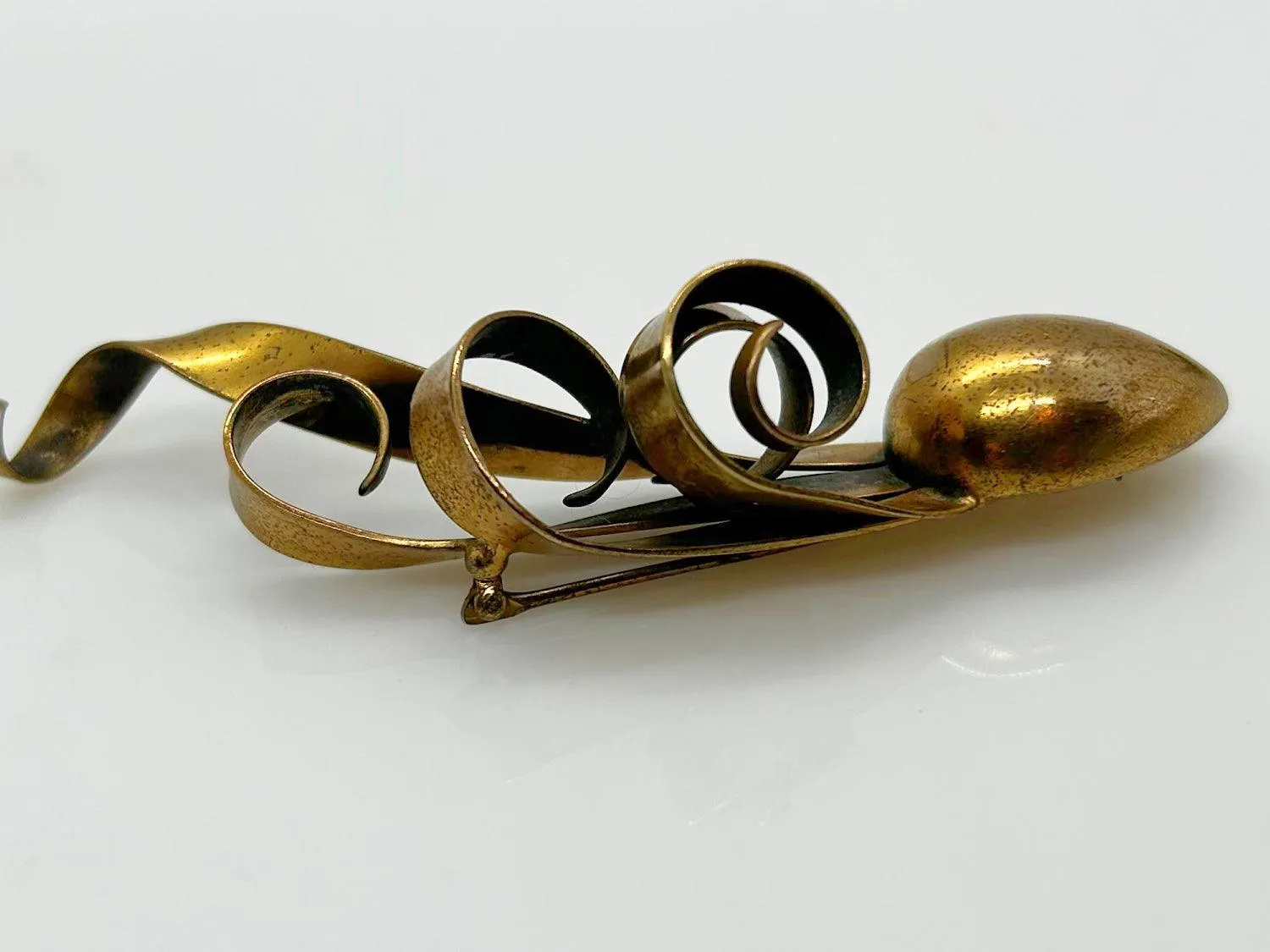 Vintage Rare Joseff of Hollywood Abstract Ribbon Brooch